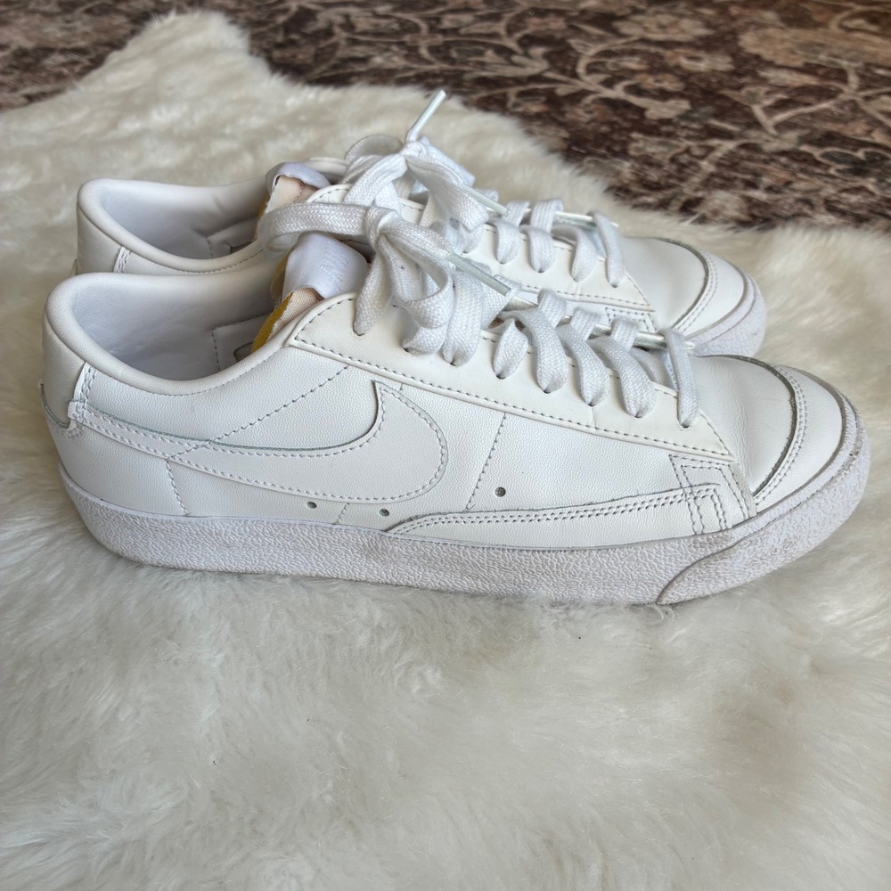 Nike Blazer Low 77 Triple White Leather Sneakers Womens 8.5 DC4769-101 - Picture 4 of 9